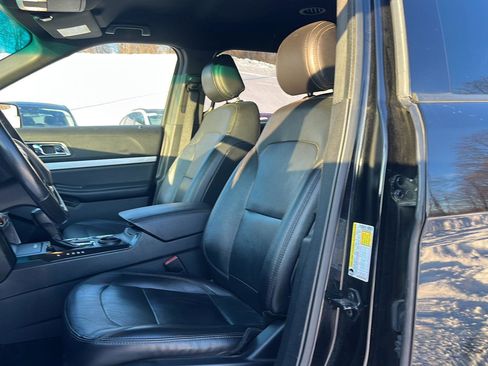 Used 2016 Ford Explorer XLT w/ Equipment Group 202A image 13