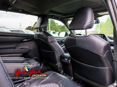 Used 2022 Toyota Highlander XSE image 14