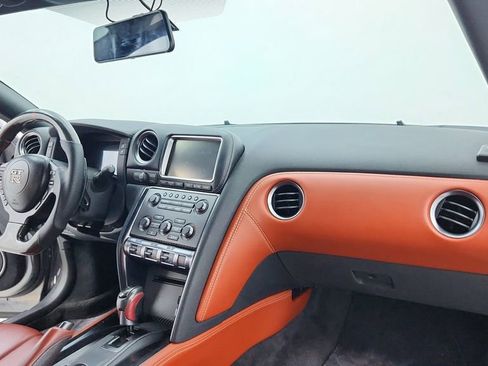 Used 2015 Nissan GT-R Premium image 26