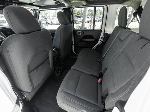 Used 2024 Jeep Wrangler Sahara image 33