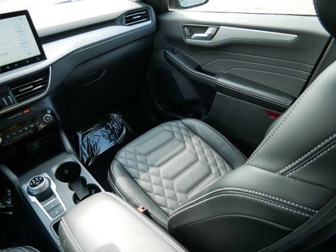 Used 2023 Ford Escape Platinum w/ Premium Technology Package AWD/4WD image 11