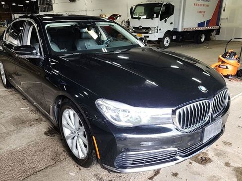 Used 2019 BMW 740i w/ Parking Assistance Package RWD image 2