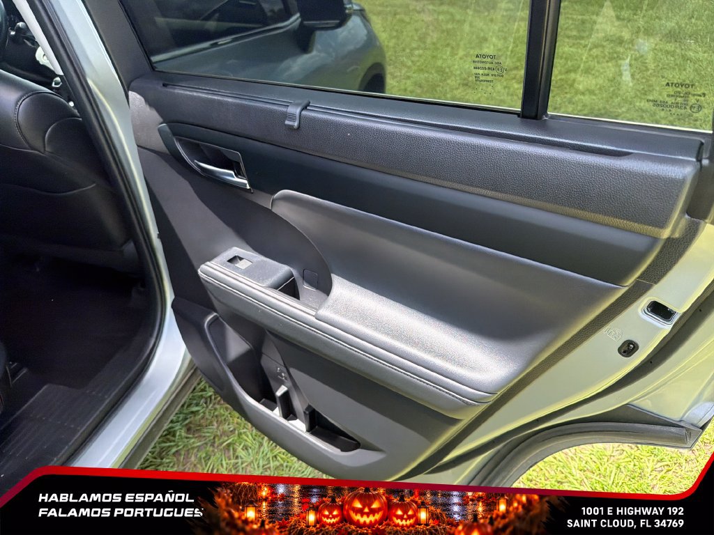 Used 2022 Toyota Highlander XLE FWD image 32