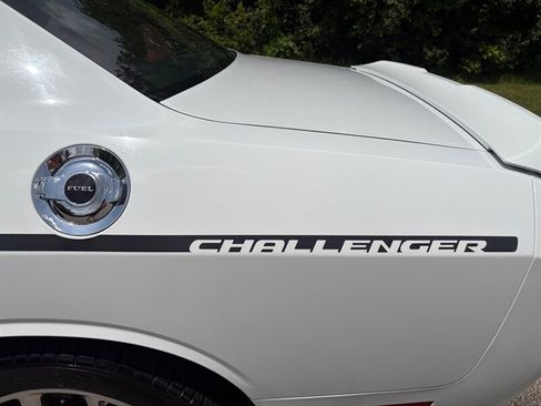 Used 2015 Dodge Challenger SXT Plus RWD image 26