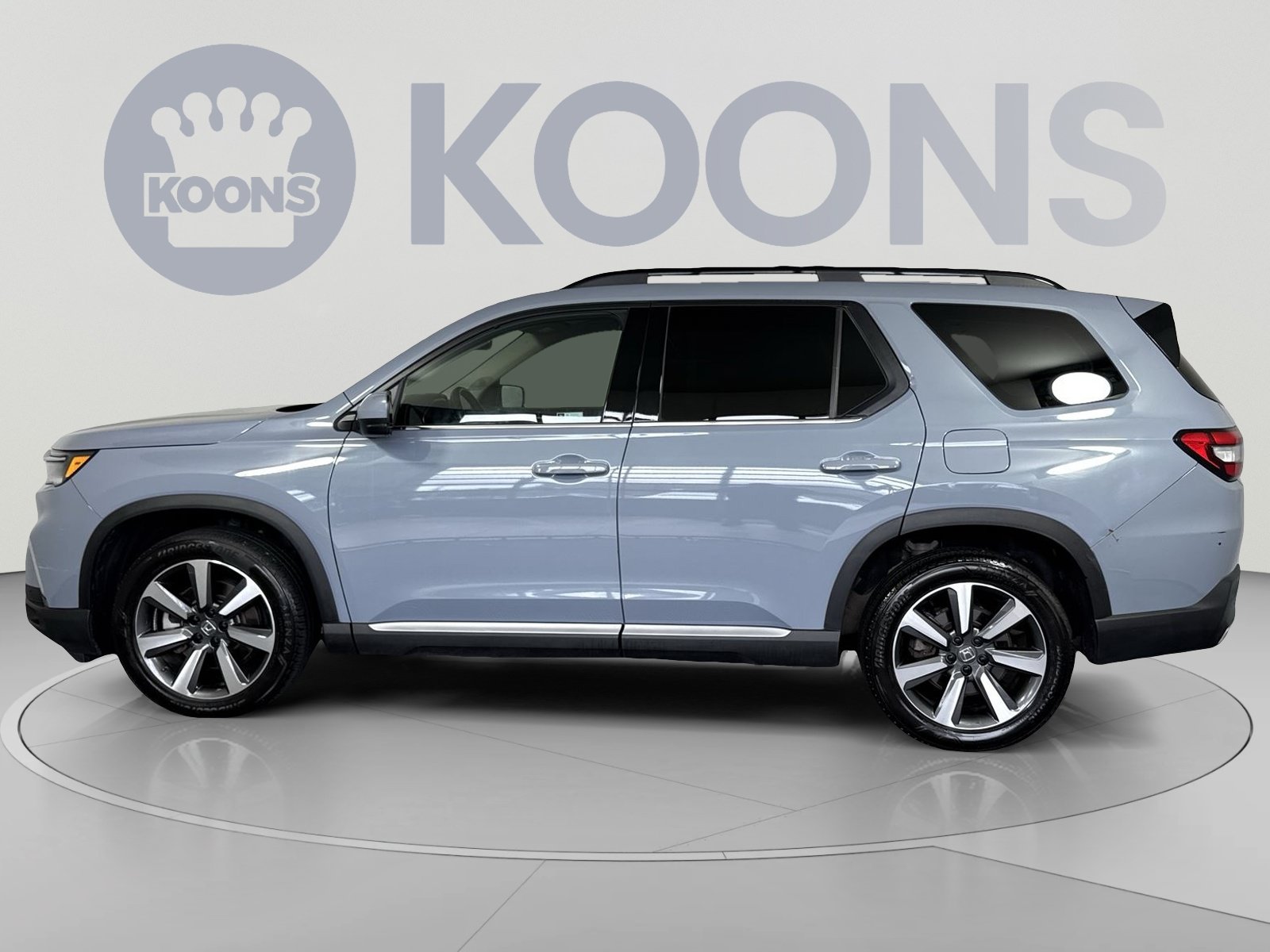 Used 2023 Honda Pilot Touring image 2