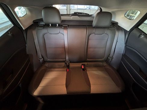 Used 2025 Chevrolet Trax LT image 37