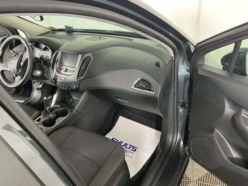Used 2018 Chevrolet Cruze LT FWD image 11