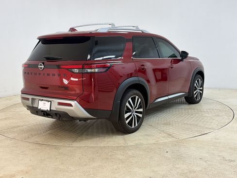 Used 2025 Nissan Pathfinder Platinum w/ Black Appearance Package AWD/4WD image 9