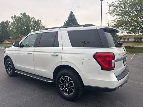 Used 2022 Ford Expedition XLT AWD/4WD image 2