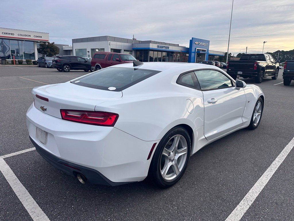 Used 2018 Chevrolet Camaro LT RWD image 4