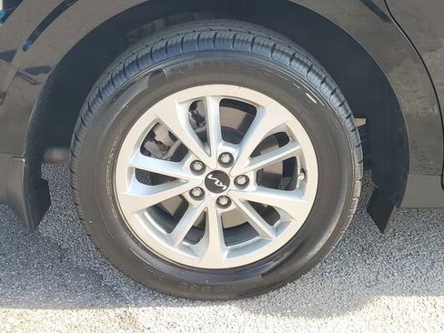 Used 2022 Kia Carnival LX w/ Paint Protection Package image 5