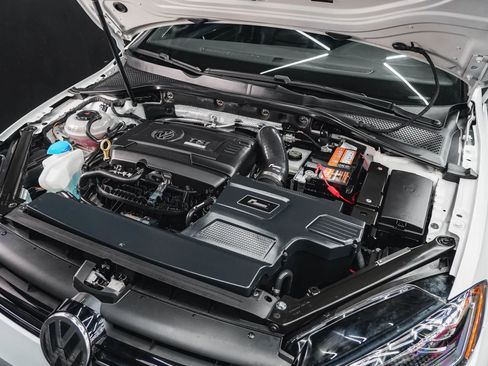 Used 2018 Volkswagen Golf R 4-Door image 76