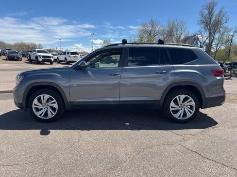 Used 2022 Volkswagen Atlas SE image 2