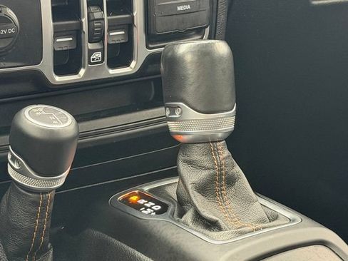 Used 2021 Jeep Gladiator Overland AWD/4WD image 25