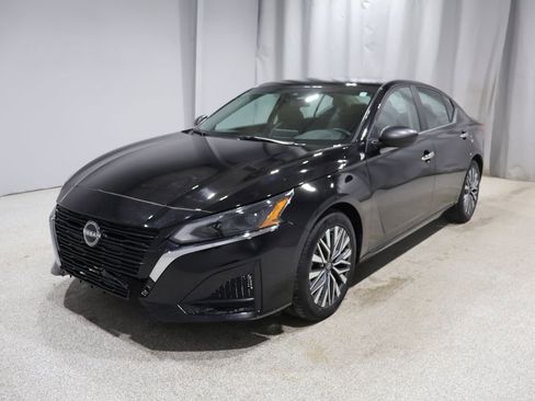 Used 2024 Nissan Altima 2.5 SV FWD image 5