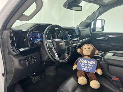 Used 2024 Chevrolet Silverado 2500 LTZ image 9