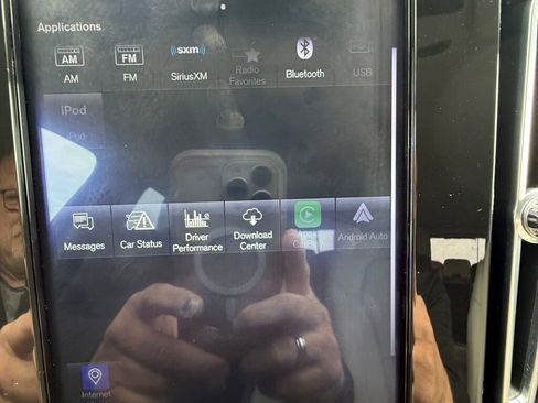 Used 2020 Volvo XC40 T4 Momentum image 33