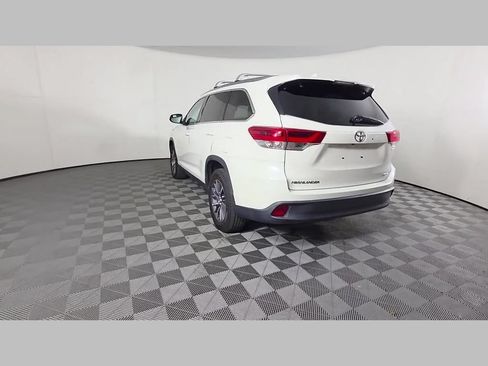 Used 2019 Toyota Highlander XLE FWD image 45