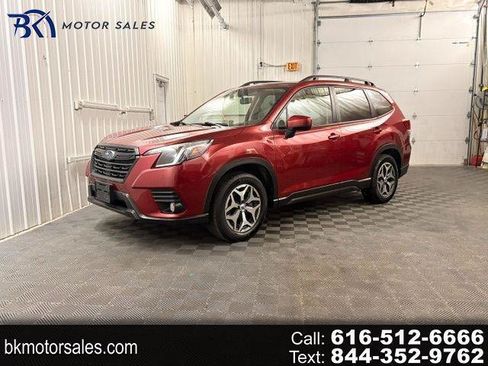 Used 2022 Subaru Forester Premium AWD/4WD image 1