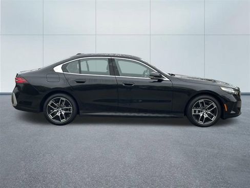 Used 2026 BMW 530i xDrive AWD/4WD image 5