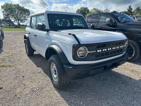 New 2026 Ford Bronco 4-Door AWD/4WD image 2