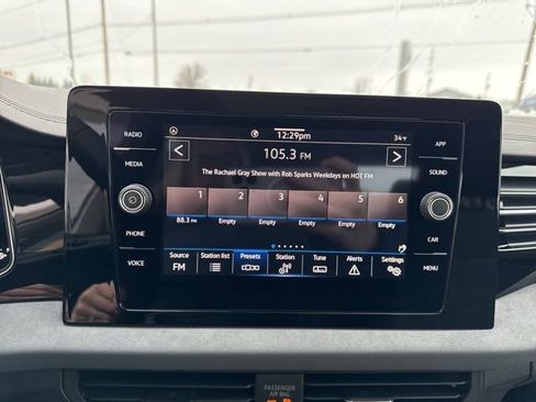 Used 2025 Volkswagen Jetta SE w/ Sunroof Package image 10