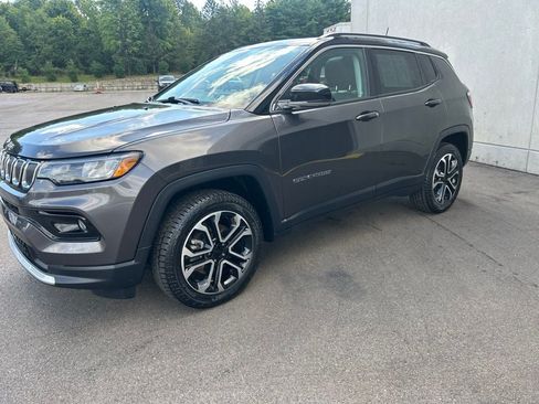 Used 2022 Jeep Compass Limited w/ Sun and Sound Group AWD/4WD image 2