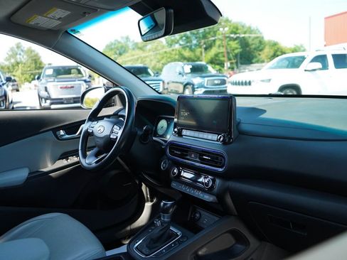 Used 2023 Hyundai Kona Limited FWD image 13