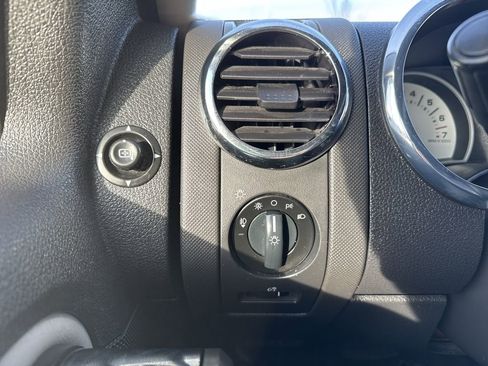 Used 2007 Ford Explorer Sport Trac Limited image 24