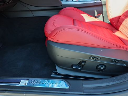 New 2025 Alfa Romeo Giulia Base image 19