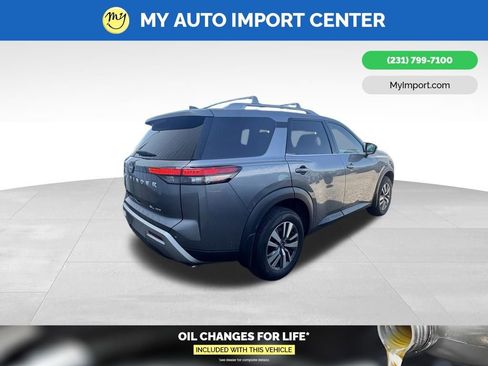 Used 2025 Nissan Pathfinder SL AWD/4WD image 5