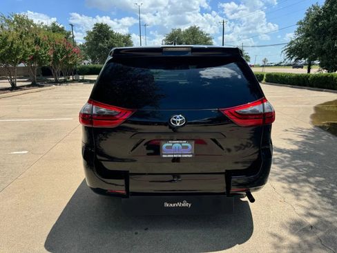 Used 2020 Toyota Sienna L FWD image 7