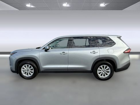 Used 2025 Toyota Grand Highlander XLE image 2