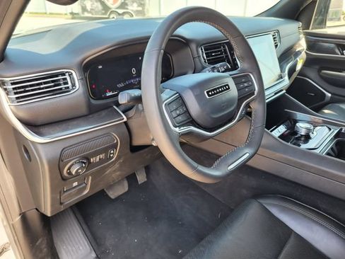 Used 2024 Jeep Wagoneer 2WD image 25