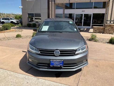 Used 2015 Volkswagen Jetta Sport FWD image 2