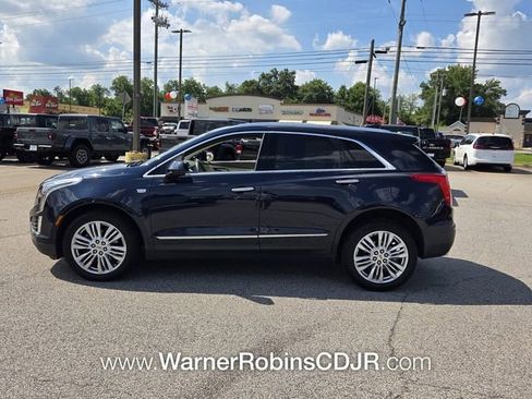 Used 2017 Cadillac XT5 Premium Luxury AWD/4WD image 4