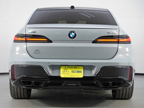 Used 2024 BMW 760i xDrive w/ Premium Package 2 AWD/4WD image 11