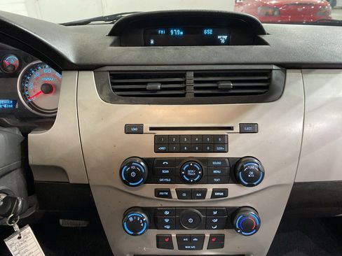 Used 2010 Ford Focus SES image 12