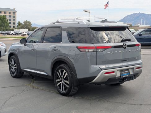 Used 2024 Nissan Pathfinder Platinum w/ Cargo Package AWD/4WD image 3