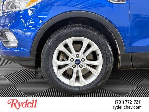 Used 2017 Ford Escape SE w/ SE Cold Weather Package AWD/4WD image 9