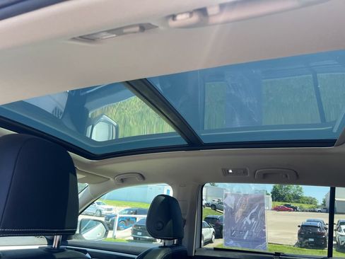 Used 2023 Volkswagen Atlas SE w/ Panoramic Sunroof Package FWD image 11