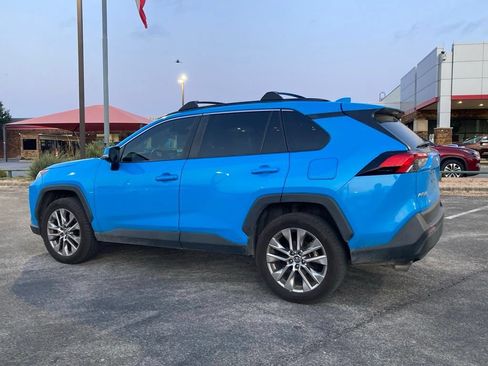 Used 2021 Toyota RAV4 XLE Premium FWD image 6