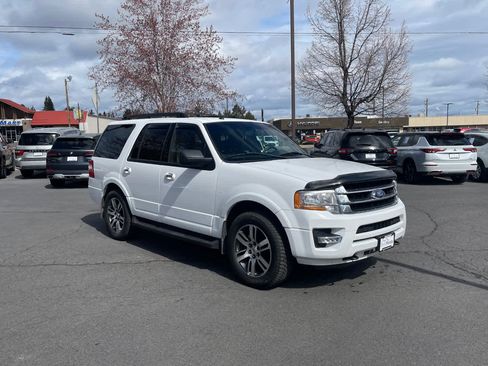 Used 2017 Ford Expedition XLT image 7