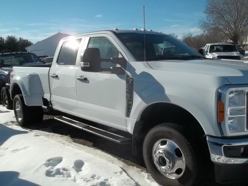 Used 2023 Ford F350 XL w/ XL Driver Assist Package AWD/4WD image 3