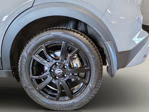 Used 2024 Nissan Kicks SR w/ SR Premium Package FWD image 37