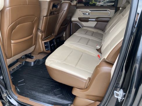 Used 2019 RAM 1500 Laramie image 9