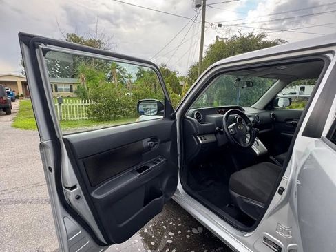 Used 2009 Scion xB FWD image 5