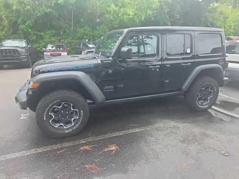 Used 2022 Jeep Wrangler Unlimited Rubicon 4xe w/ Cold Weather Group AWD/4WD image 4