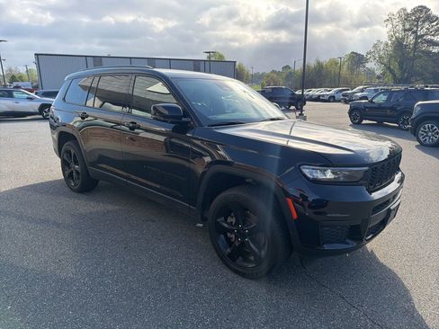 Used 2023 Jeep Grand Cherokee L Laredo image 9