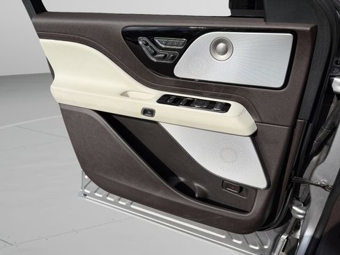 Used 2024 Lincoln Aviator Black Label w/ Dynamic Handling Package image 16